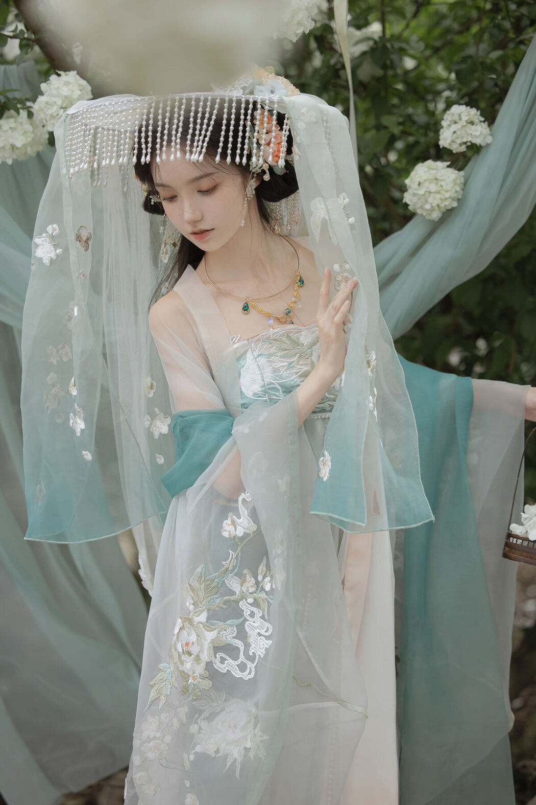 YiTuYu艺图语 Vol.8607 Bao Zou Qi Qi (18P)