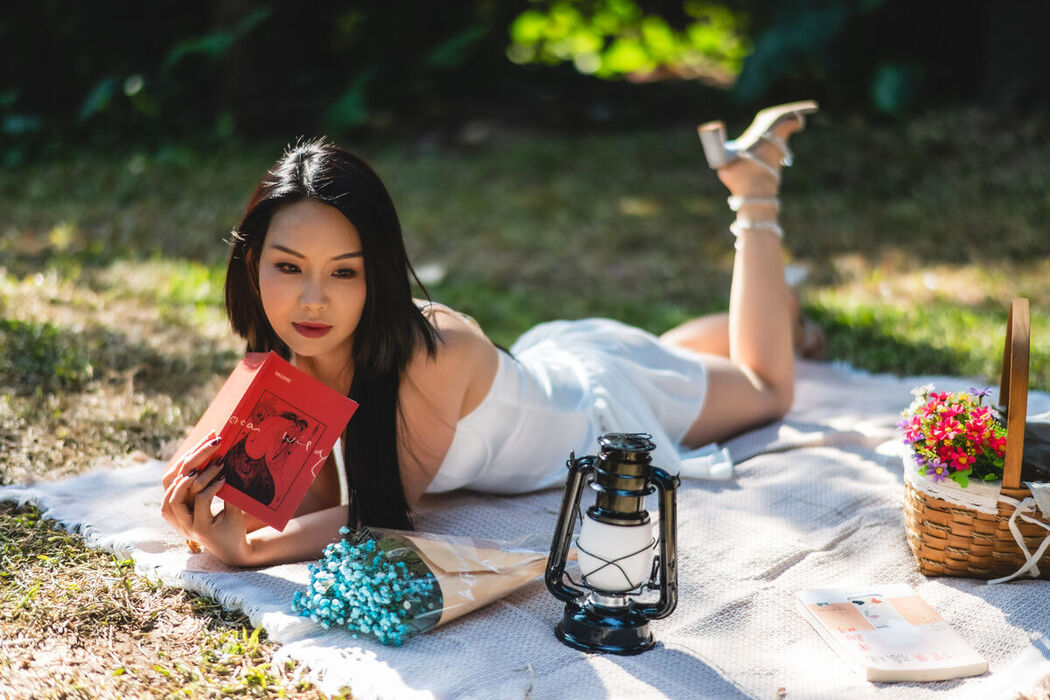 YiTuYu艺图语 Vol.8597 Zhuai Jie (22P)