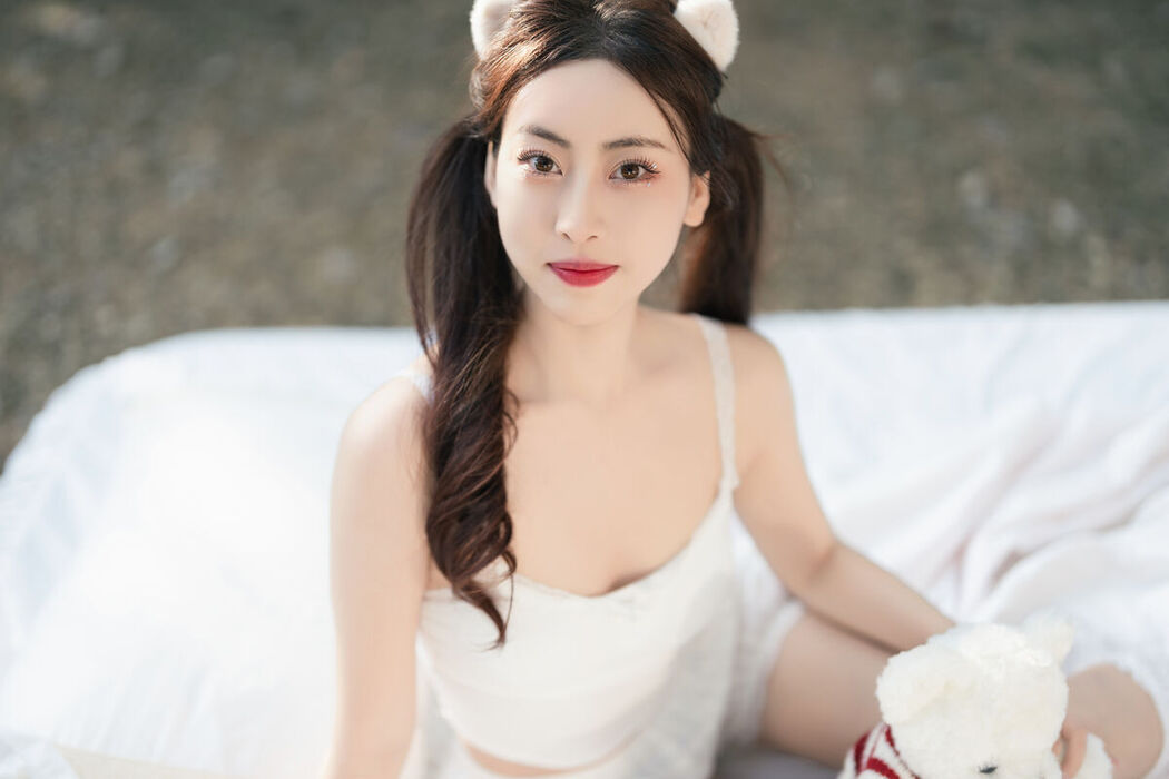 YiTuYu艺图语 Vol.8613 Yi Bao (21P)