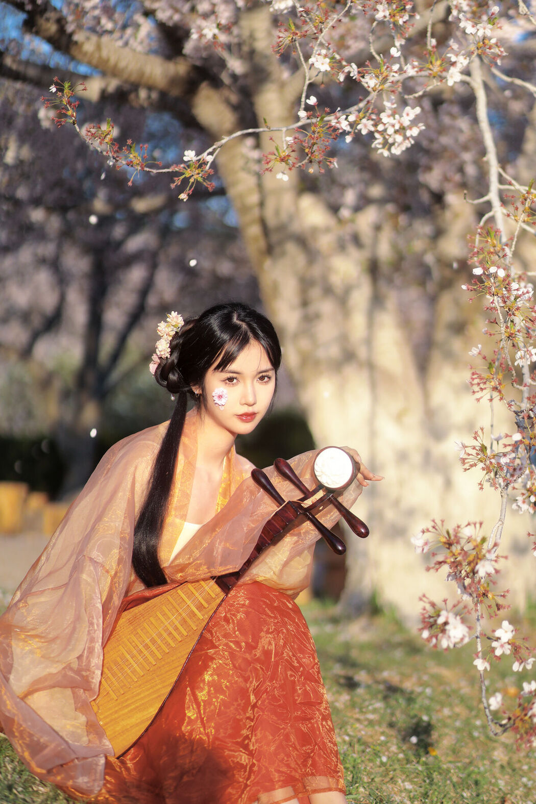 YiTuYu艺图语 Vol.8617 Jian Ying Tao Nai (32P)