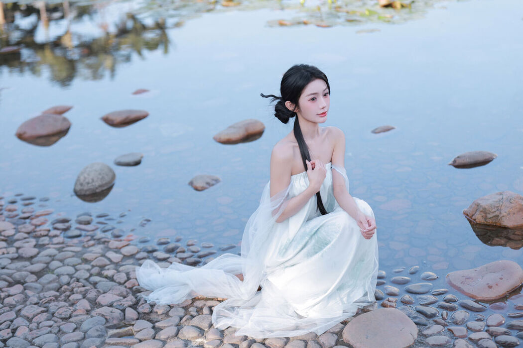 YiTuYu艺图语 Vol.8593 Yi Tong (38P)