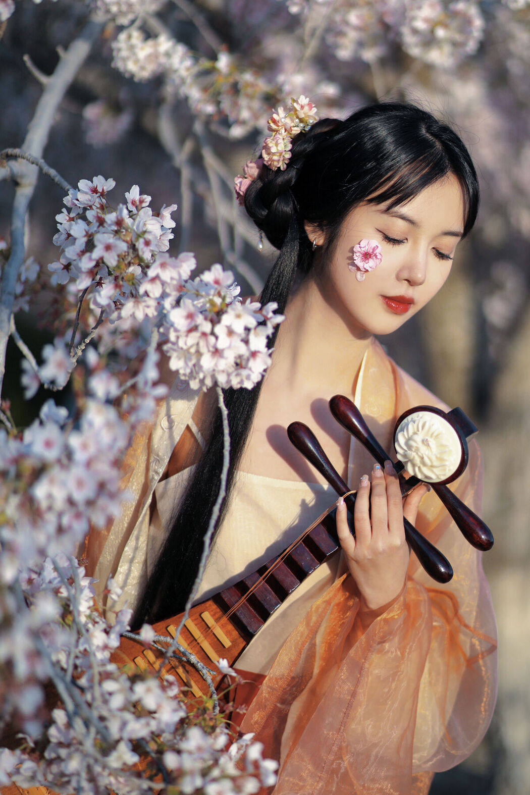 YiTuYu艺图语 Vol.8617 Jian Ying Tao Nai (32P)