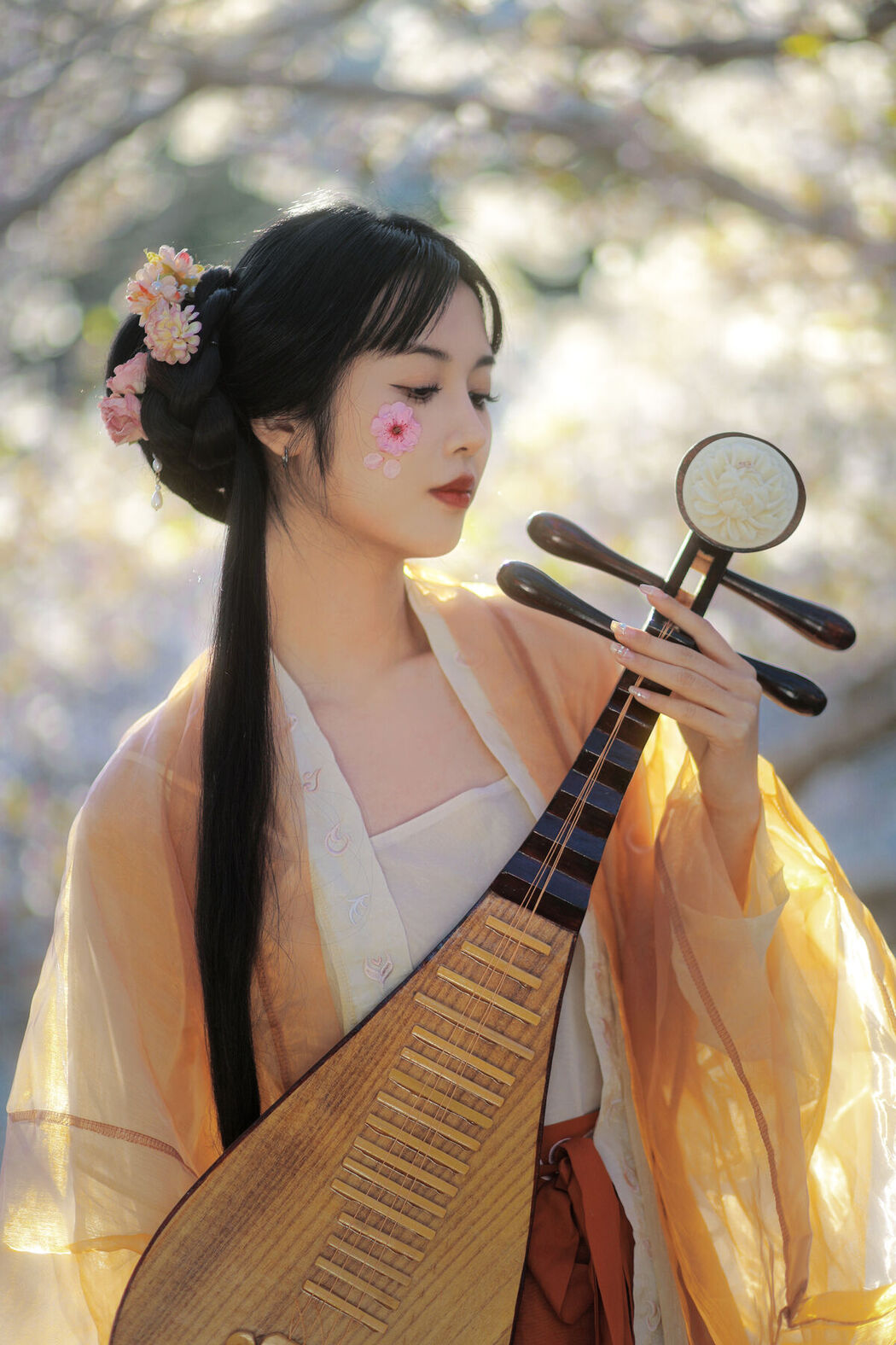 YiTuYu艺图语 Vol.8617 Jian Ying Tao Nai (32P)