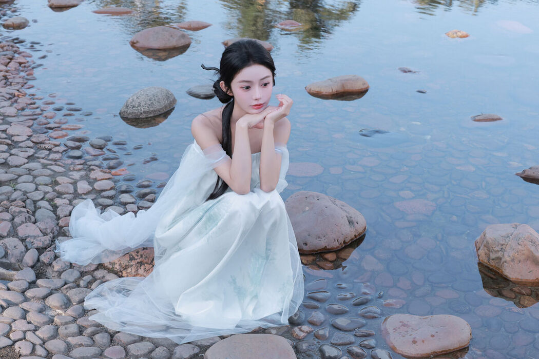 YiTuYu艺图语 Vol.8593 Yi Tong (38P)