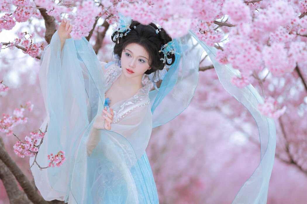 YiTuYu艺图语 Vol.8594 Shi Yuan ZZ (24P)