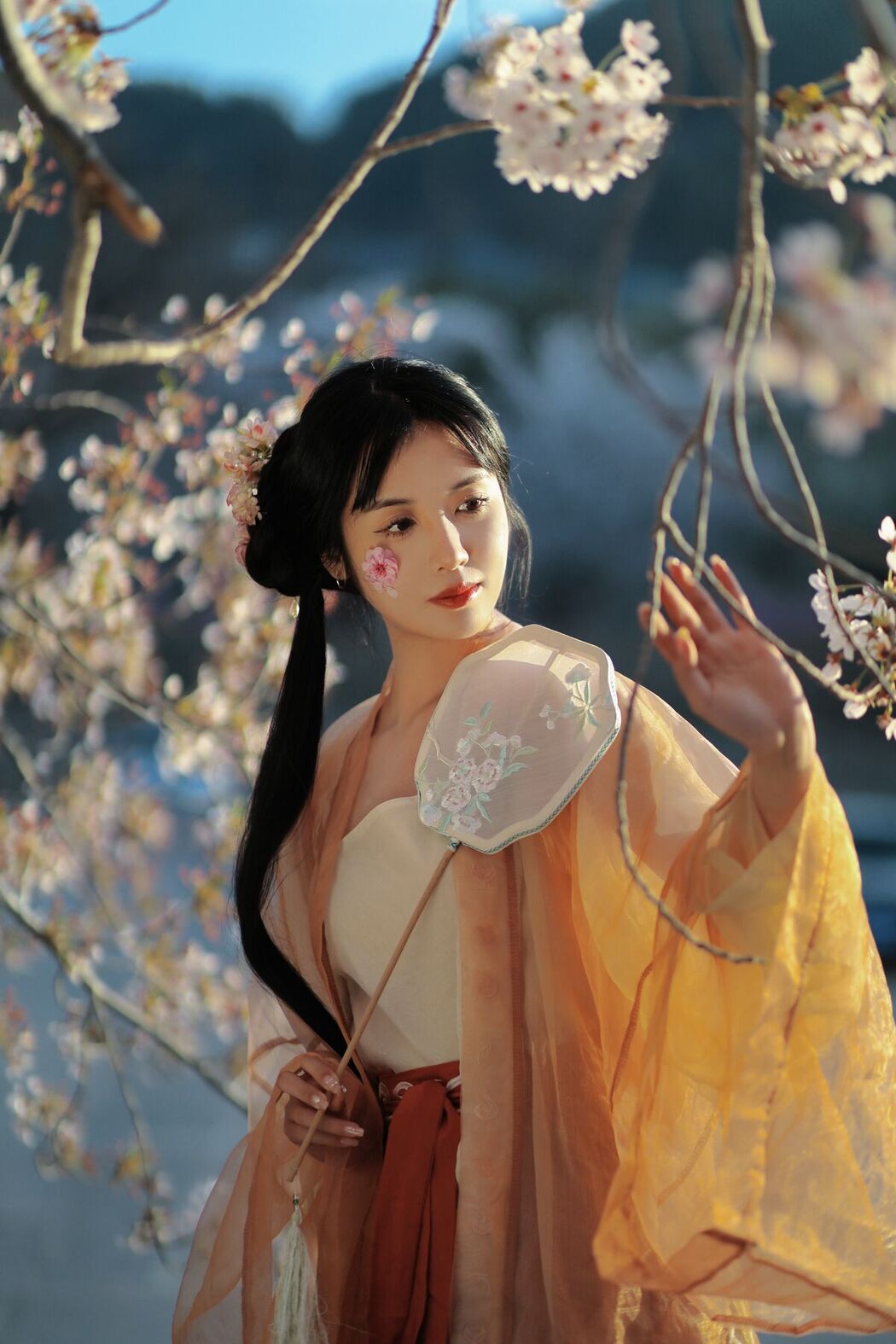 YiTuYu艺图语 Vol.8617 Jian Ying Tao Nai (32P)