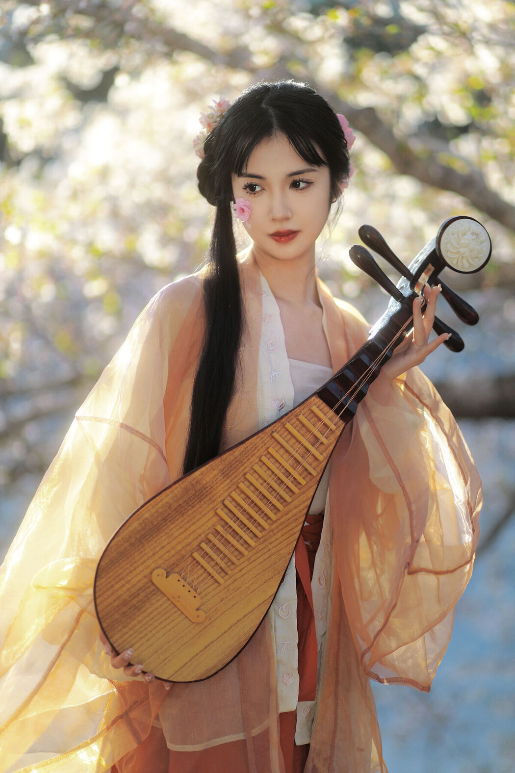 YiTuYu艺图语 Vol.8617 Jian Ying Tao Nai (32P)