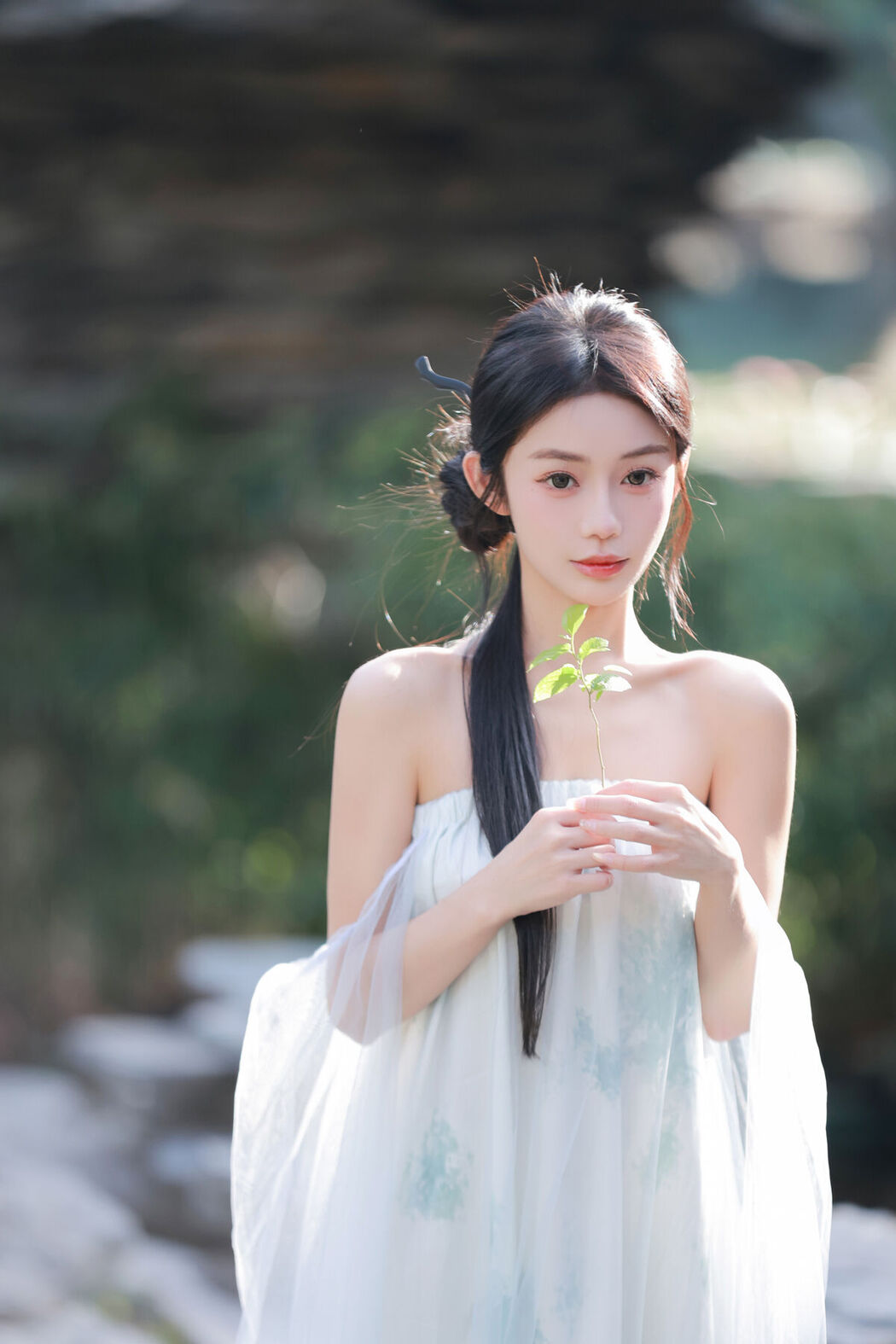 YiTuYu艺图语 Vol.8593 Yi Tong (38P)