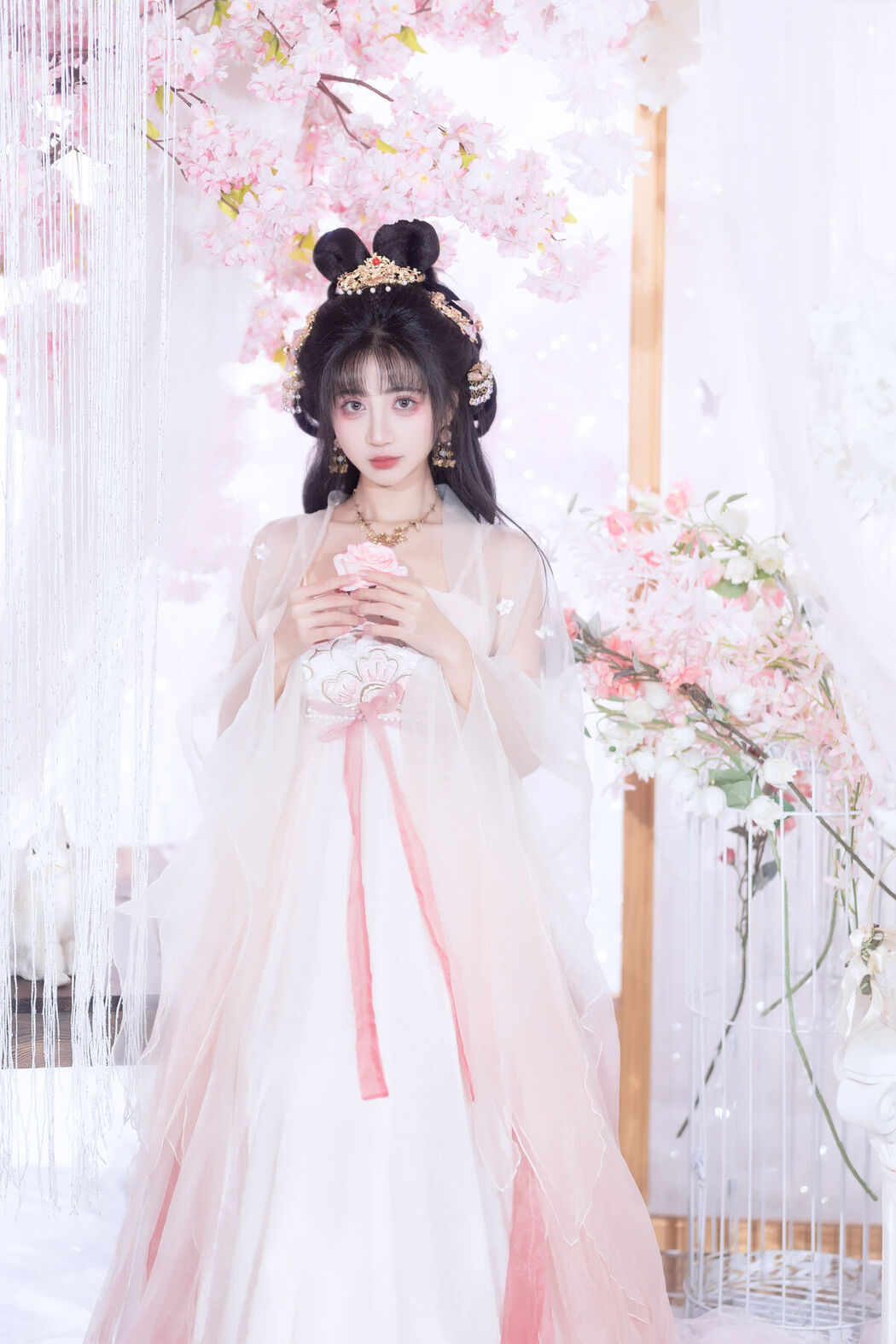 YiTuYu艺图语 Vol.8628 Qi Luo Sheng De Xiao Su Su (26P)