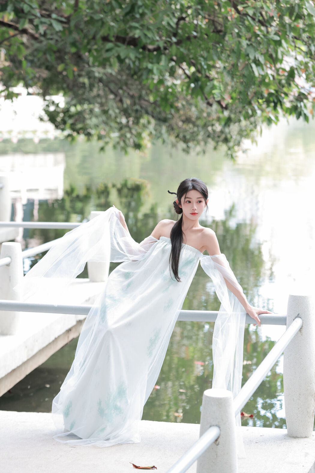 YiTuYu艺图语 Vol.8593 Yi Tong (38P)