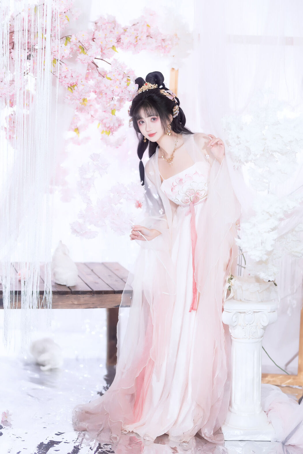 YiTuYu艺图语 Vol.8628 Qi Luo Sheng De Xiao Su Su (26P)