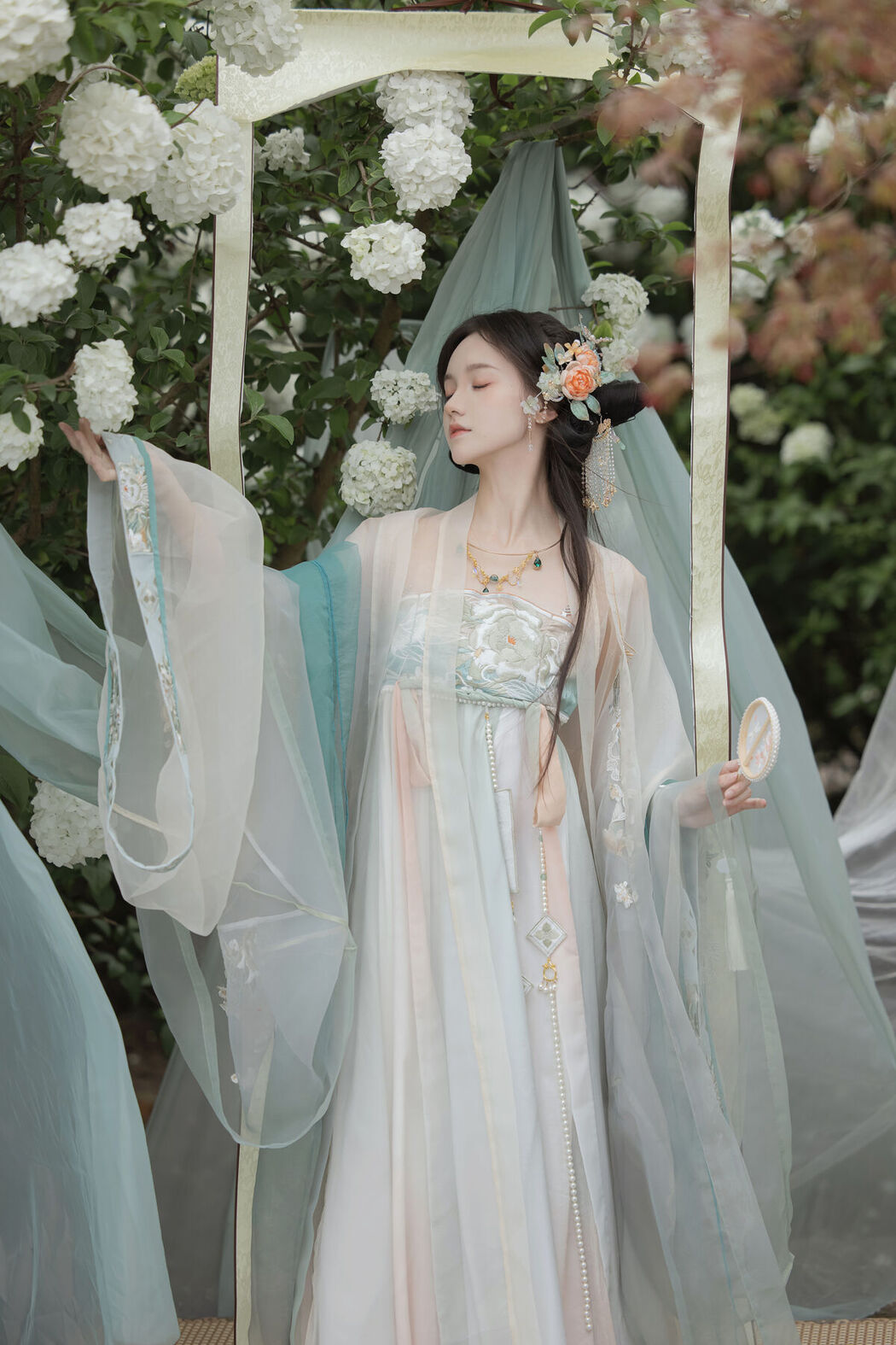 YiTuYu艺图语 Vol.8607 Bao Zou Qi Qi (18P)