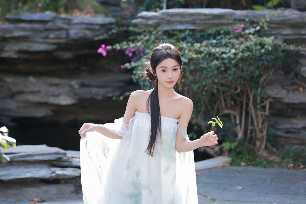 YiTuYu艺图语 Vol.8593 Yi Tong (38P)