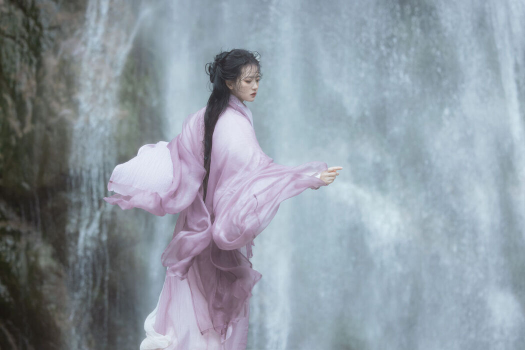 YiTuYu艺图语 Vol.8592 Lin Aki Nai (15P)