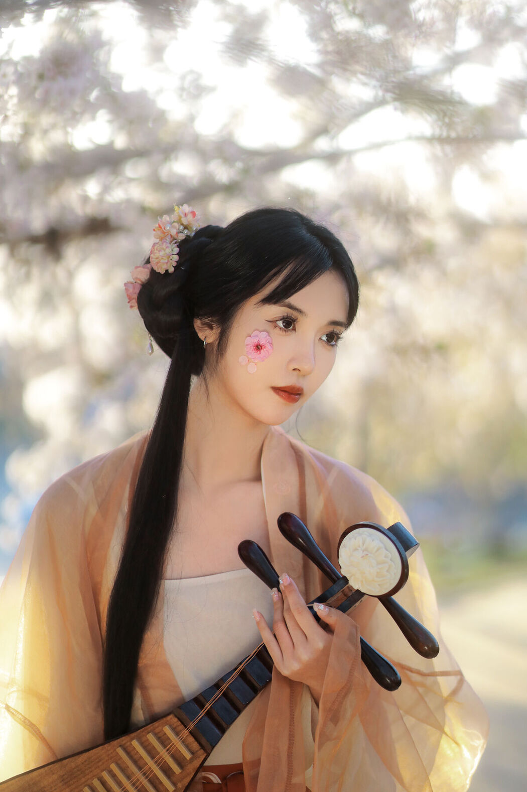 YiTuYu艺图语 Vol.8617 Jian Ying Tao Nai (32P)