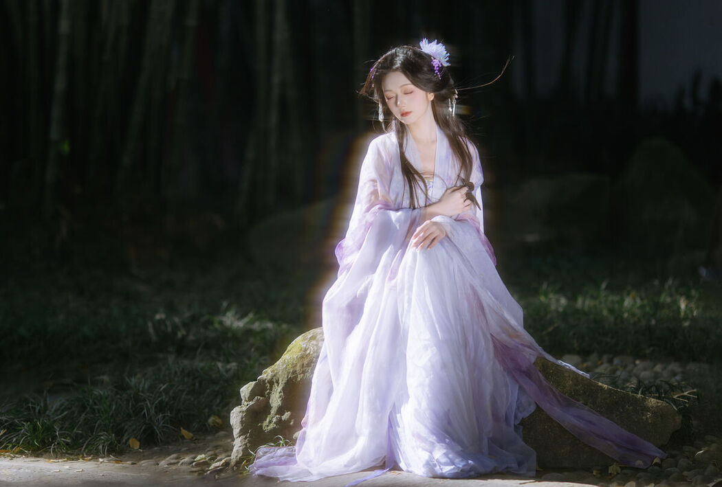 YiTuYu艺图语 Vol.8633 Chi Yan Zai Zhe Li (24P)