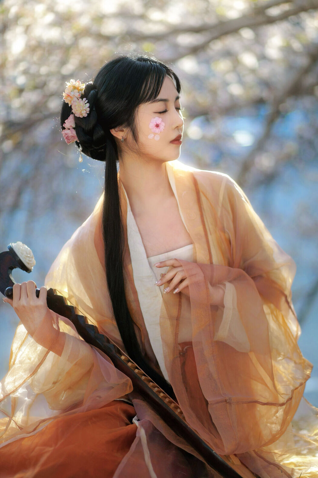 YiTuYu艺图语 Vol.8617 Jian Ying Tao Nai (32P)