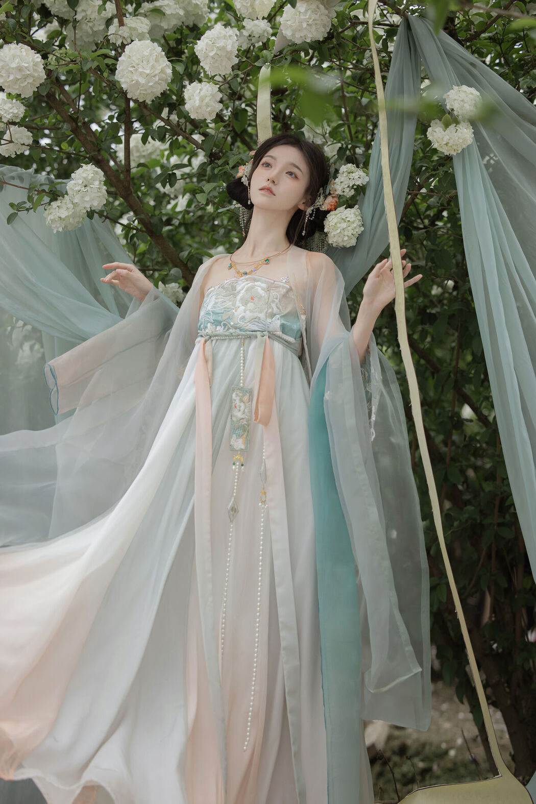 YiTuYu艺图语 Vol.8607 Bao Zou Qi Qi (18P)