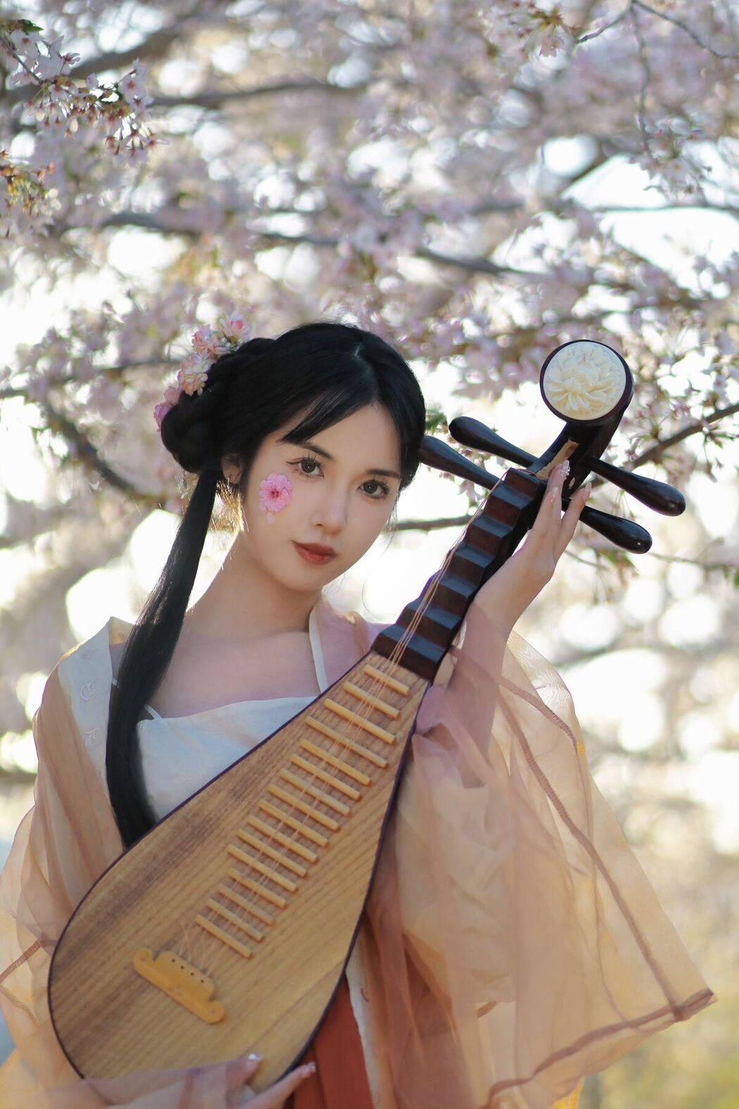 YiTuYu艺图语 Vol.8617 Jian Ying Tao Nai (32P)