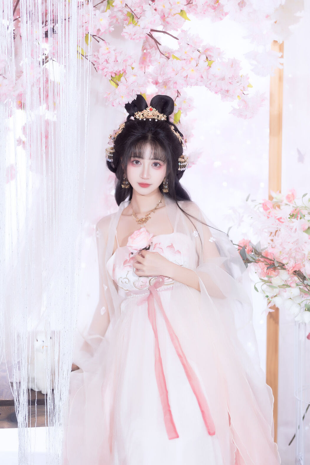 YiTuYu艺图语 Vol.8628 Qi Luo Sheng De Xiao Su Su (26P)