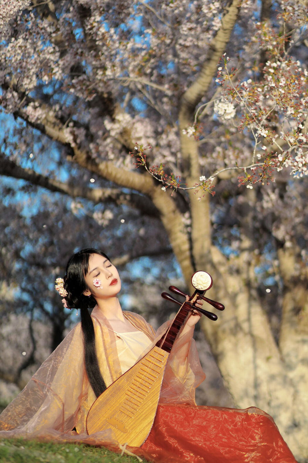 YiTuYu艺图语 Vol.8617 Jian Ying Tao Nai (32P)