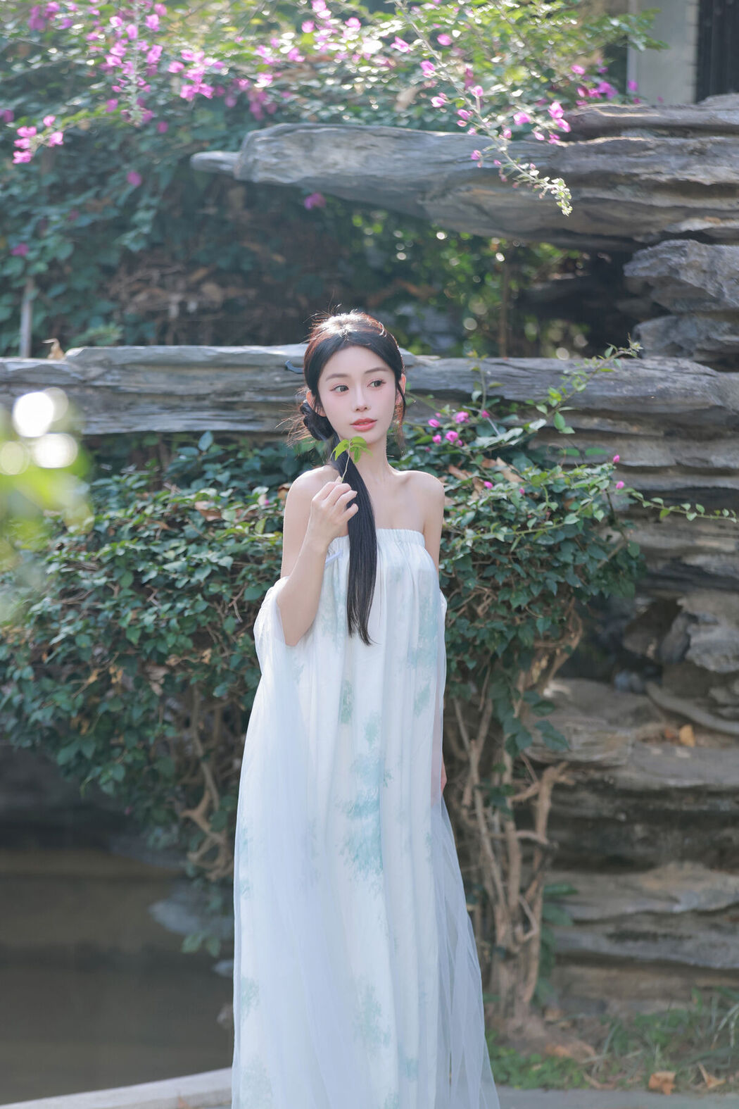 YiTuYu艺图语 Vol.8593 Yi Tong (38P)