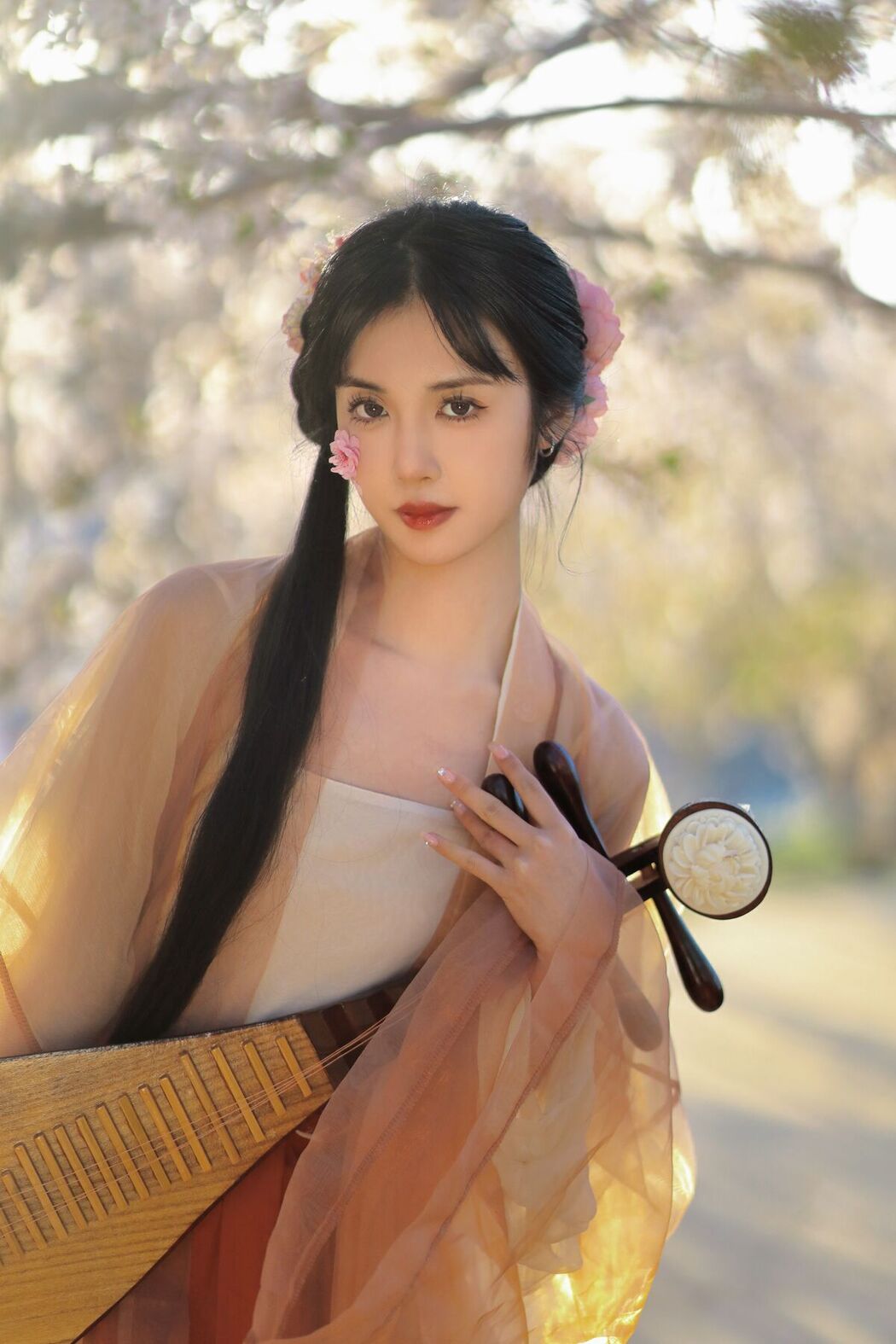 YiTuYu艺图语 Vol.8617 Jian Ying Tao Nai (32P)