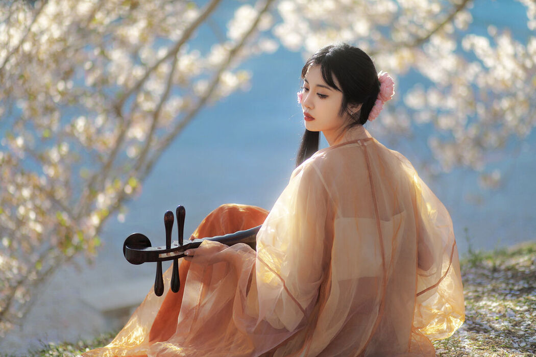 YiTuYu艺图语 Vol.8617 Jian Ying Tao Nai (32P)