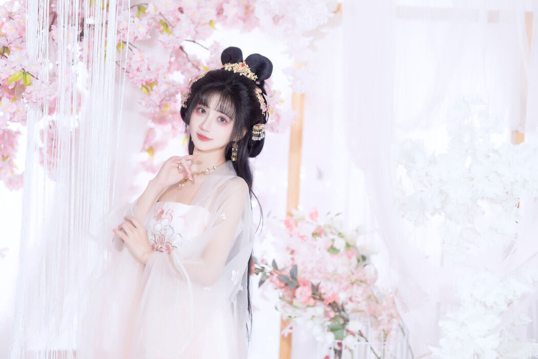 YiTuYu艺图语 Vol.8628 Qi Luo Sheng De Xiao Su Su (26P)