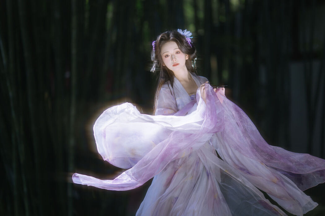 YiTuYu艺图语 Vol.8633 Chi Yan Zai Zhe Li (24P)