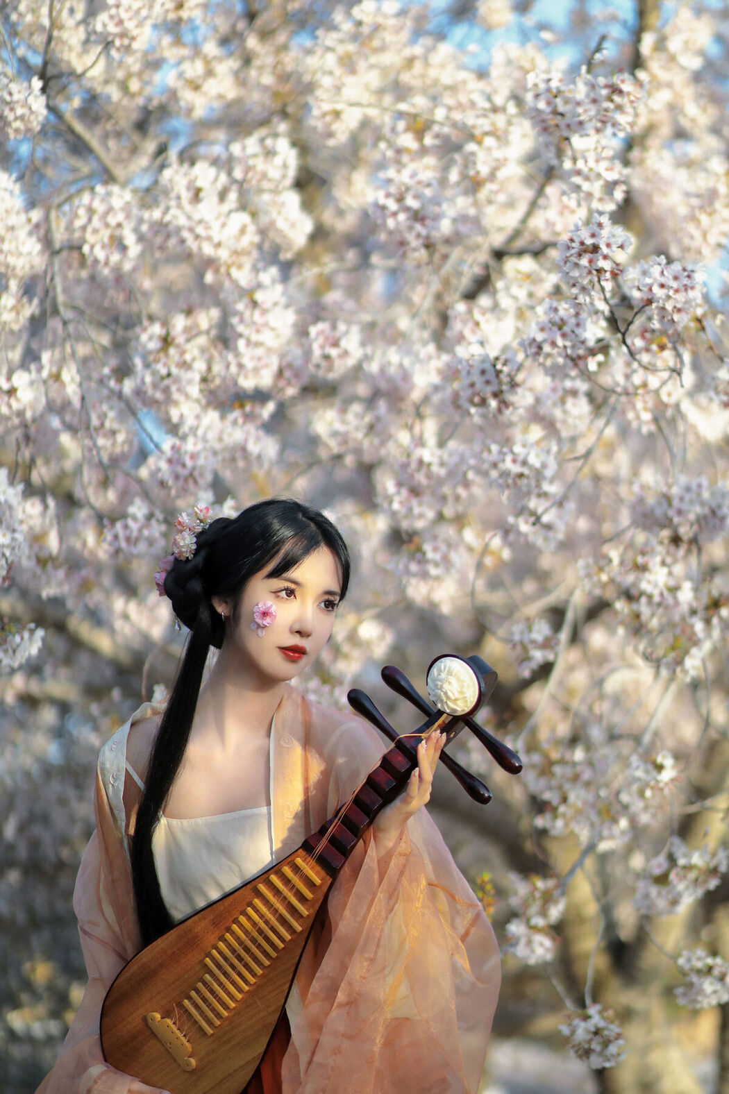 YiTuYu艺图语 Vol.8617 Jian Ying Tao Nai (32P)