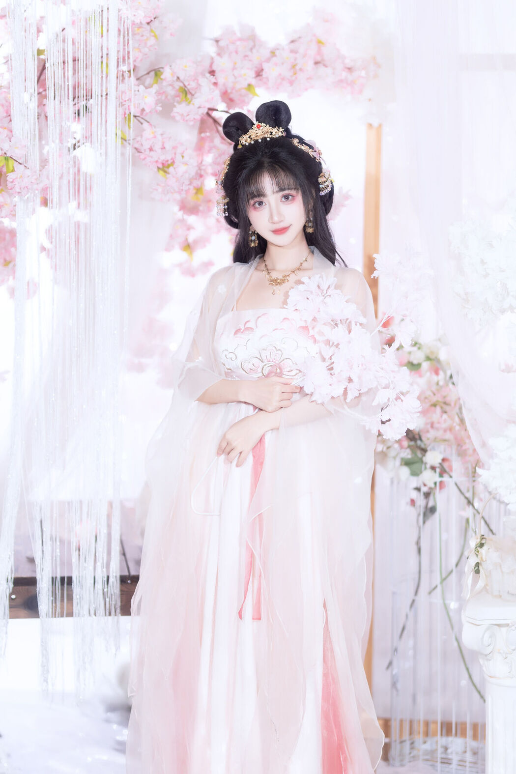 YiTuYu艺图语 Vol.8628 Qi Luo Sheng De Xiao Su Su (26P)