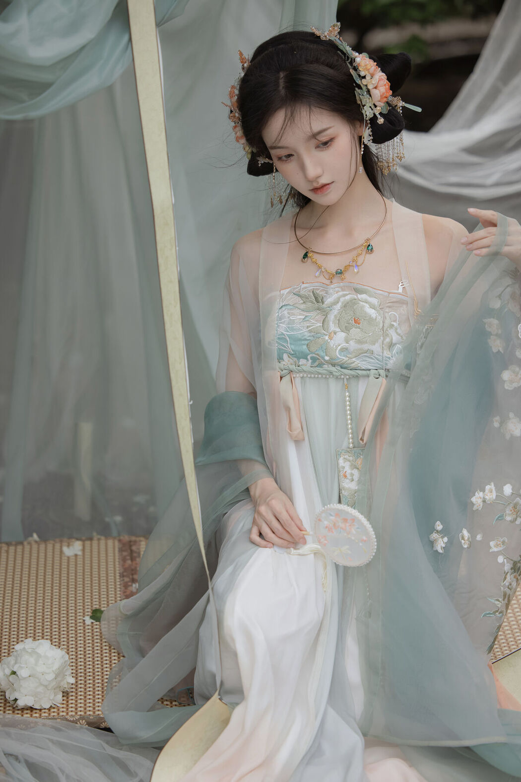 YiTuYu艺图语 Vol.8607 Bao Zou Qi Qi (18P)