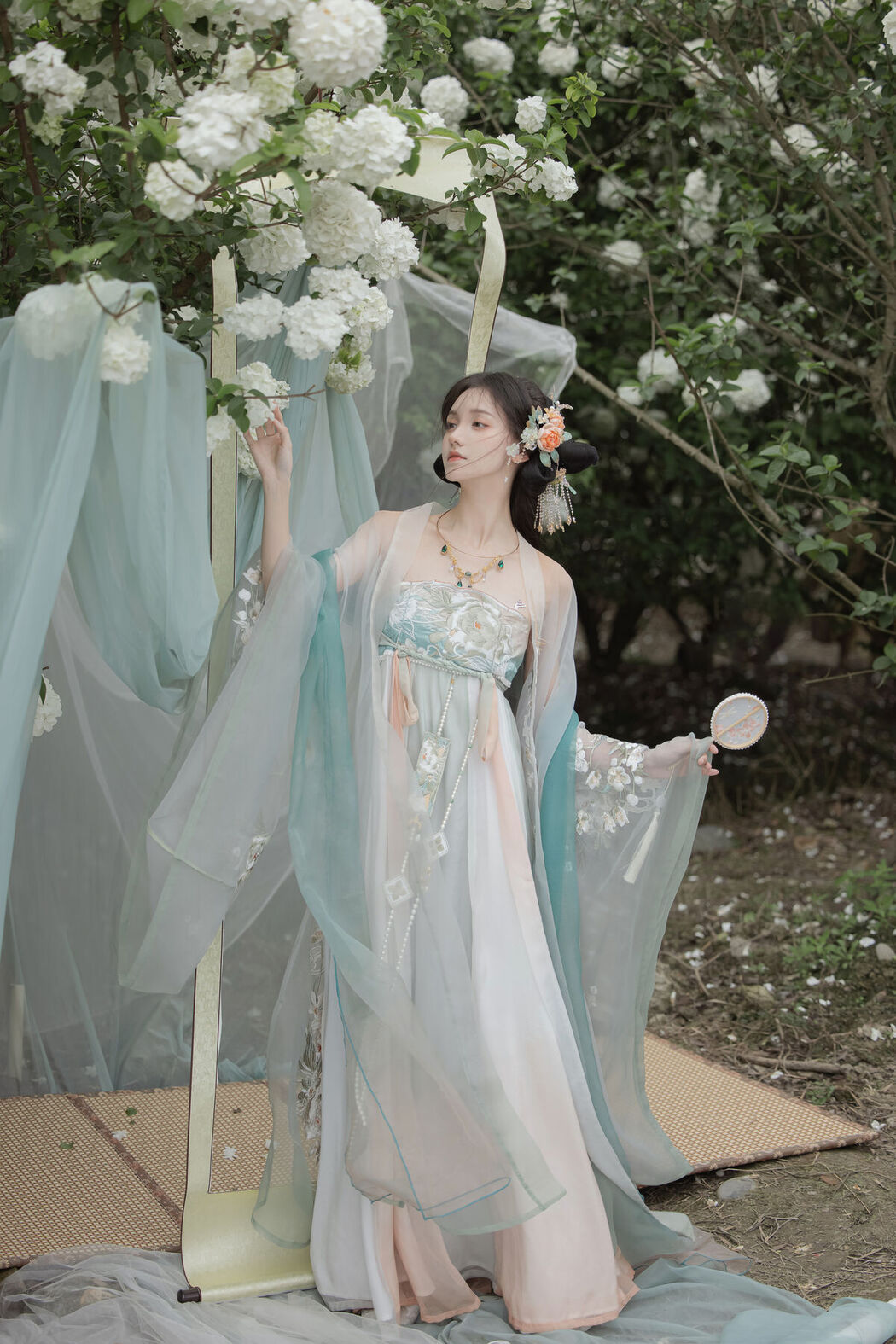 YiTuYu艺图语 Vol.8607 Bao Zou Qi Qi (18P)