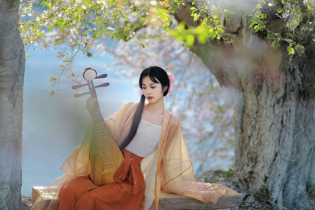 YiTuYu艺图语 Vol.8617 Jian Ying Tao Nai (32P)