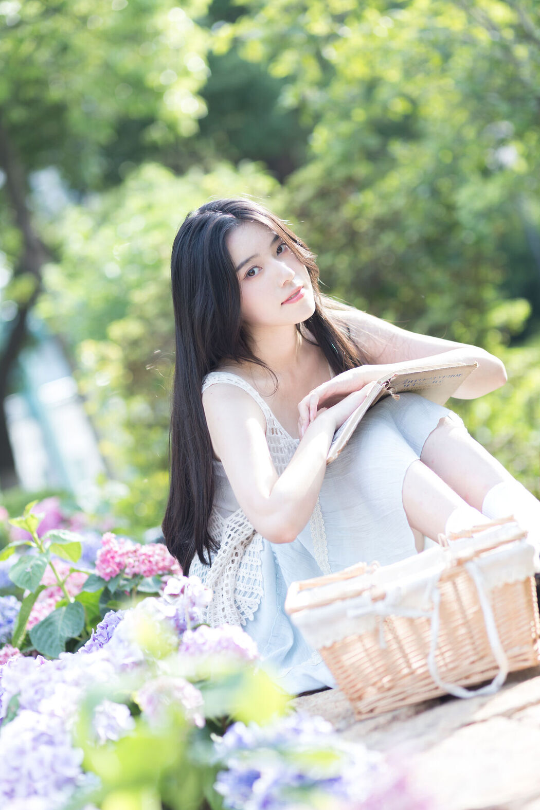 YiTuYu艺图语 Vol.8624 Jing Jing Jing (23P)