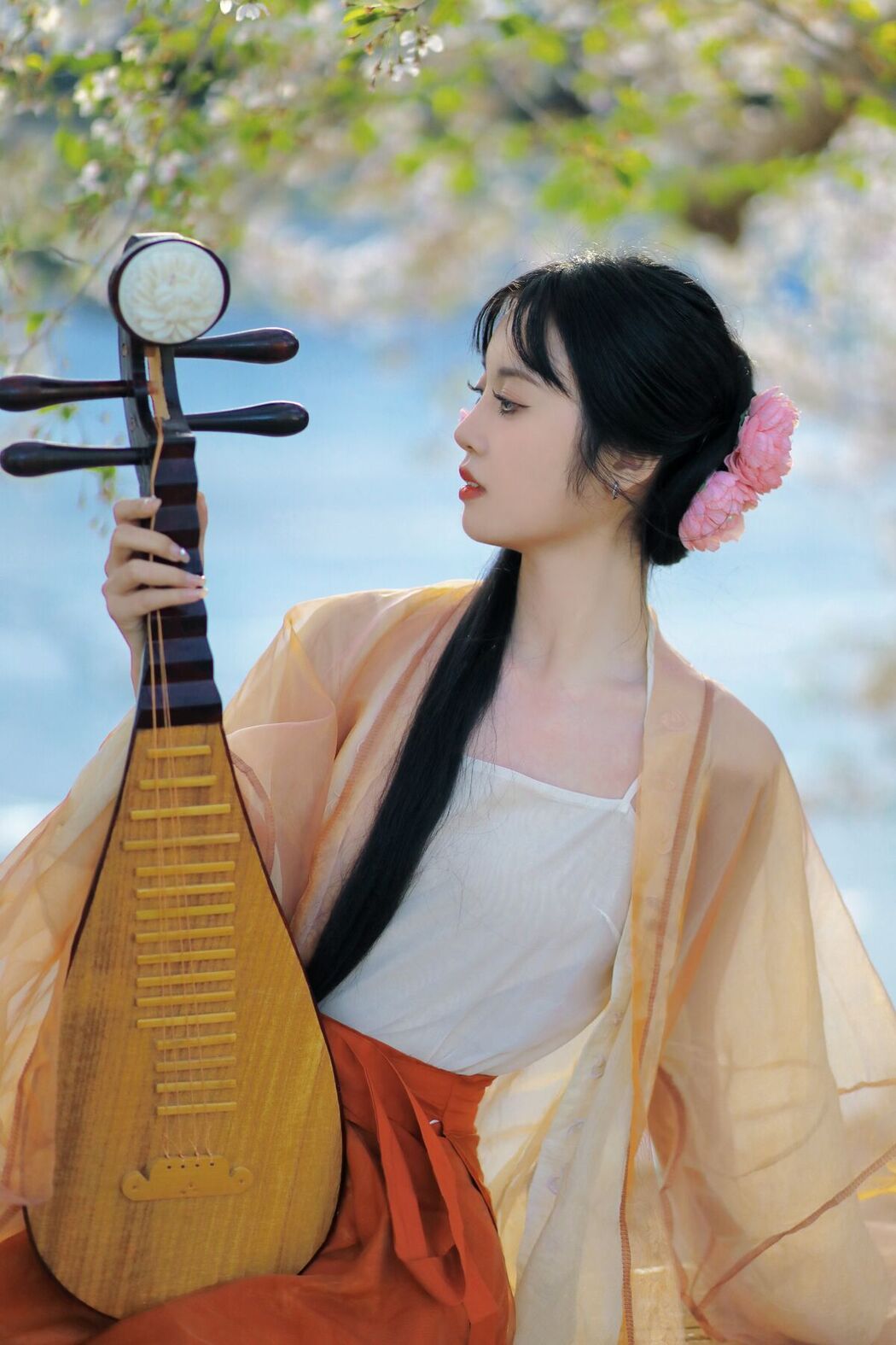 YiTuYu艺图语 Vol.8617 Jian Ying Tao Nai (32P)