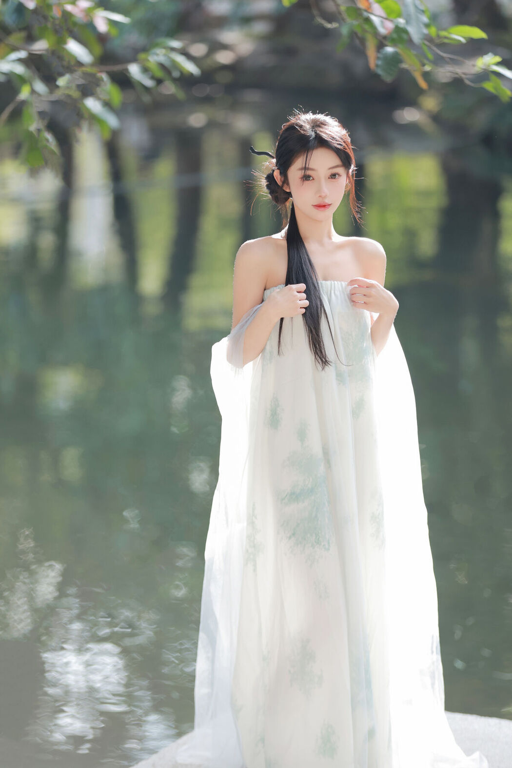 YiTuYu艺图语 Vol.8593 Yi Tong (38P)