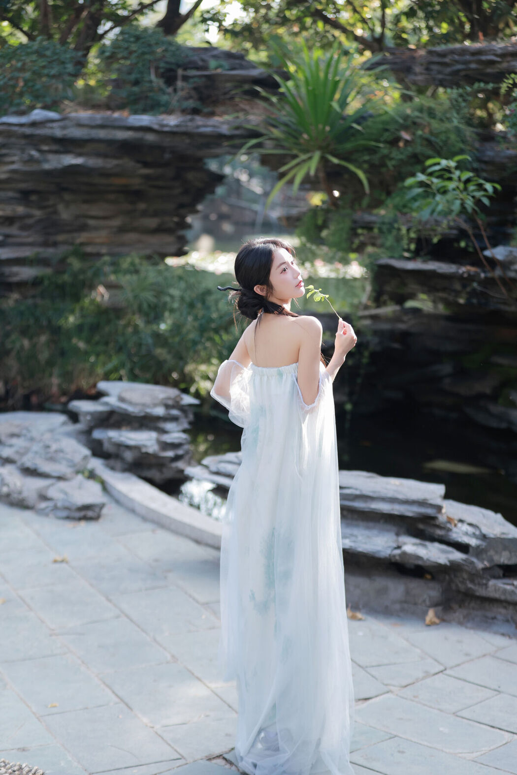 YiTuYu艺图语 Vol.8593 Yi Tong (38P)