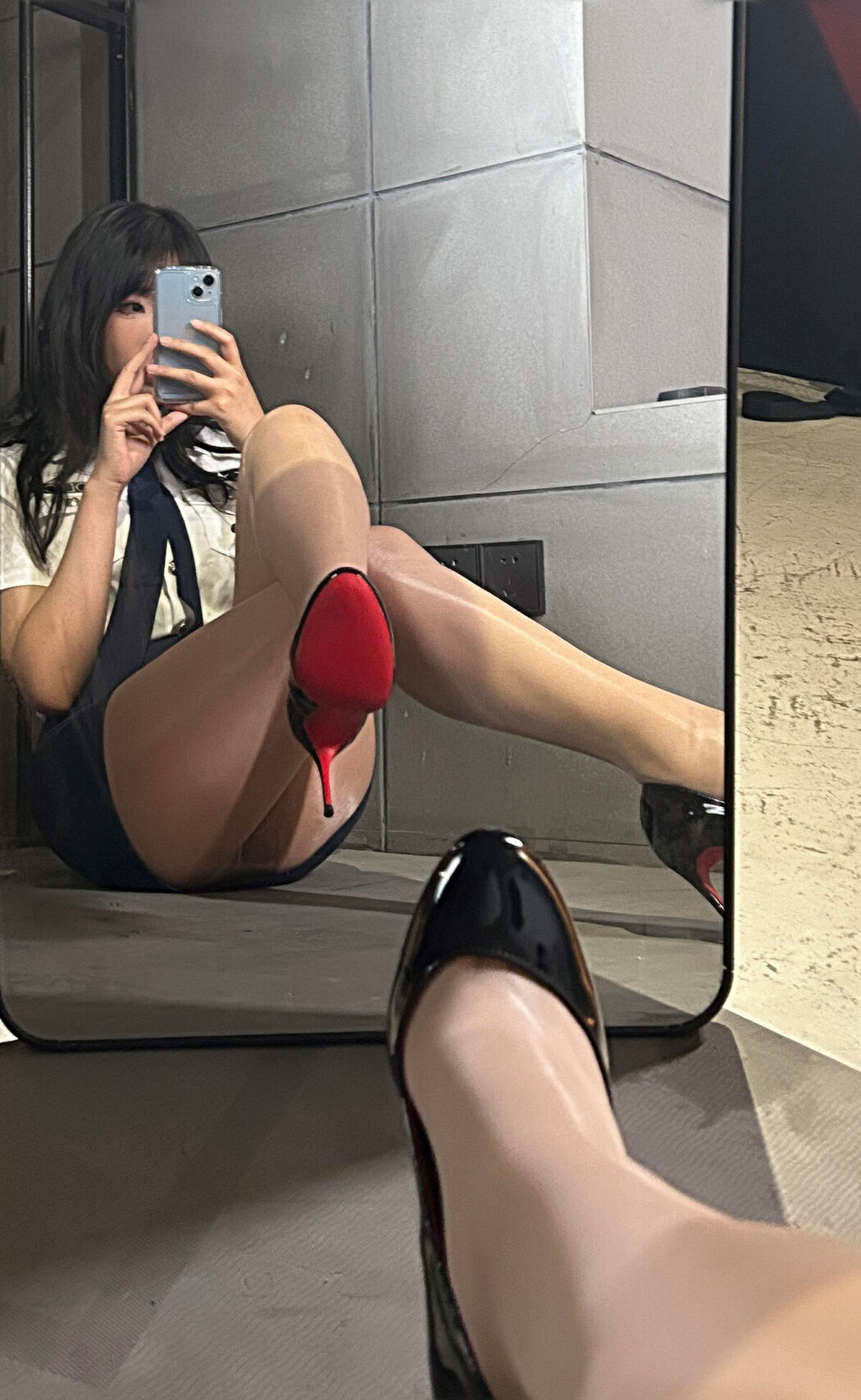 Coser@轩萧学姐 – 女警官 Part02 (58P)