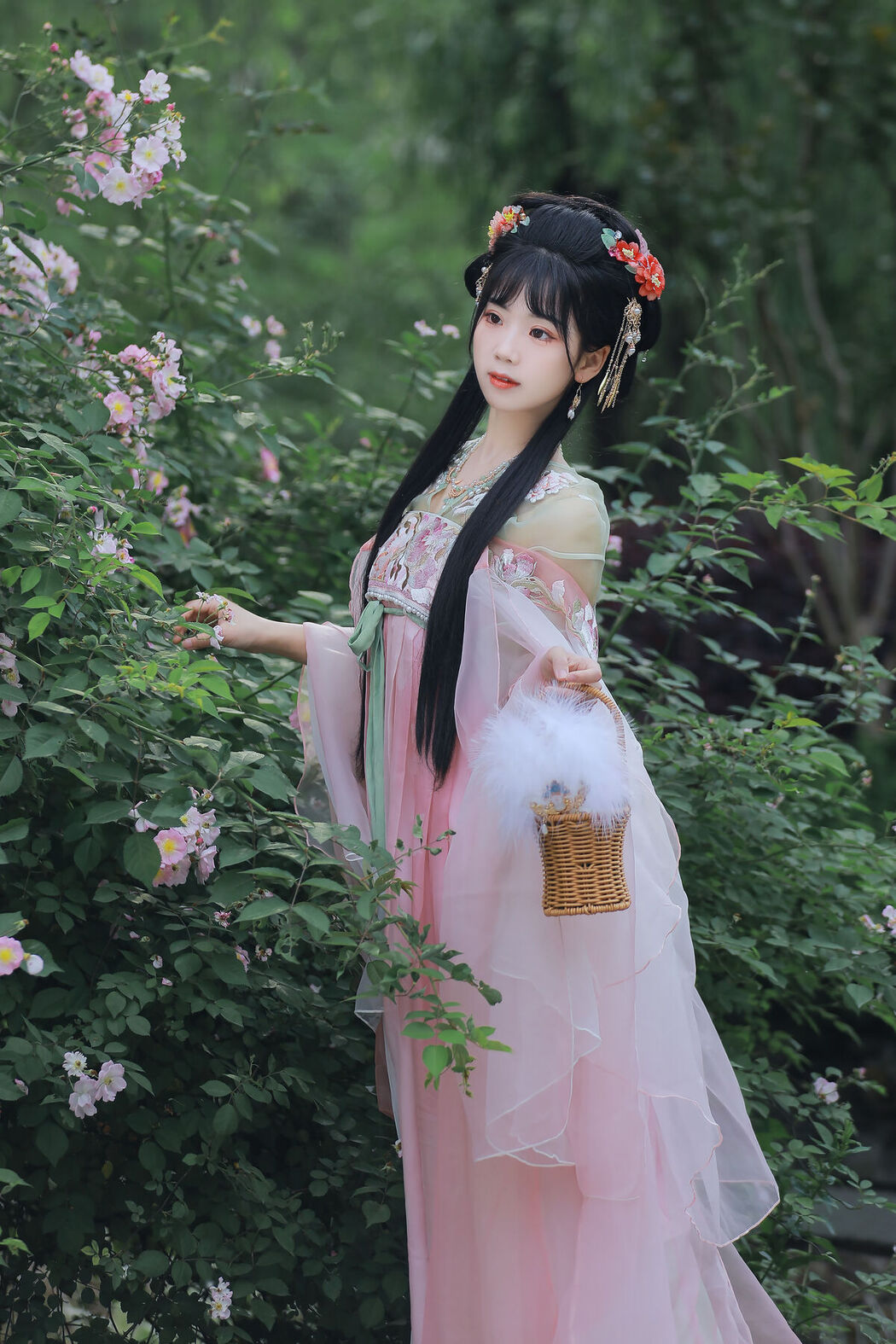 YiTuYu艺图语 Vol.8641 Zhou Zhou AY (23P)