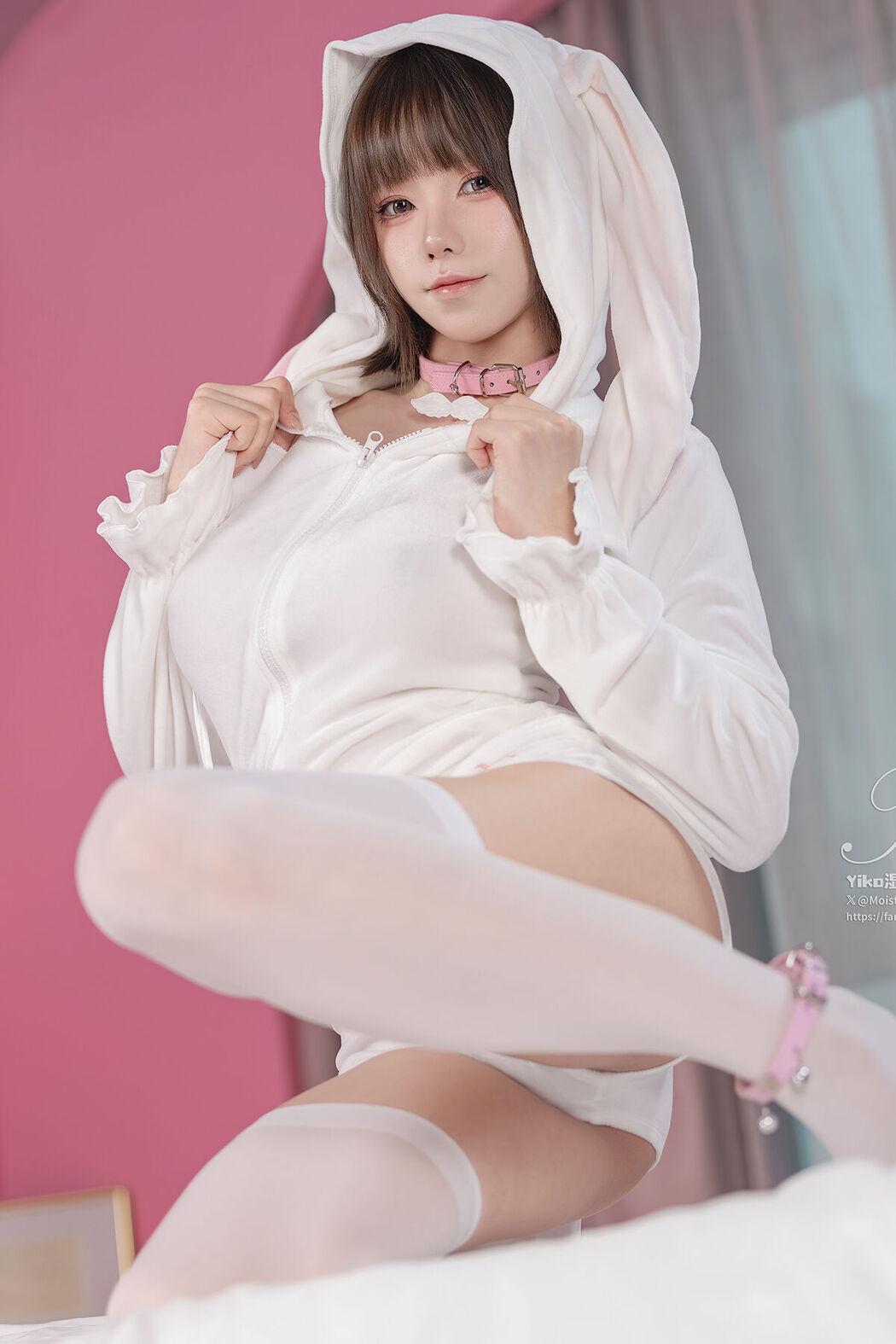 Coser@黏黏团子兔 – 10月月票特典 雪绒兔 (33P) Cover Photo