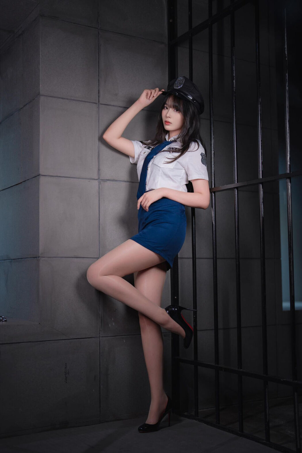 Coser@轩萧学姐 – 女警官 Part02 (58P)