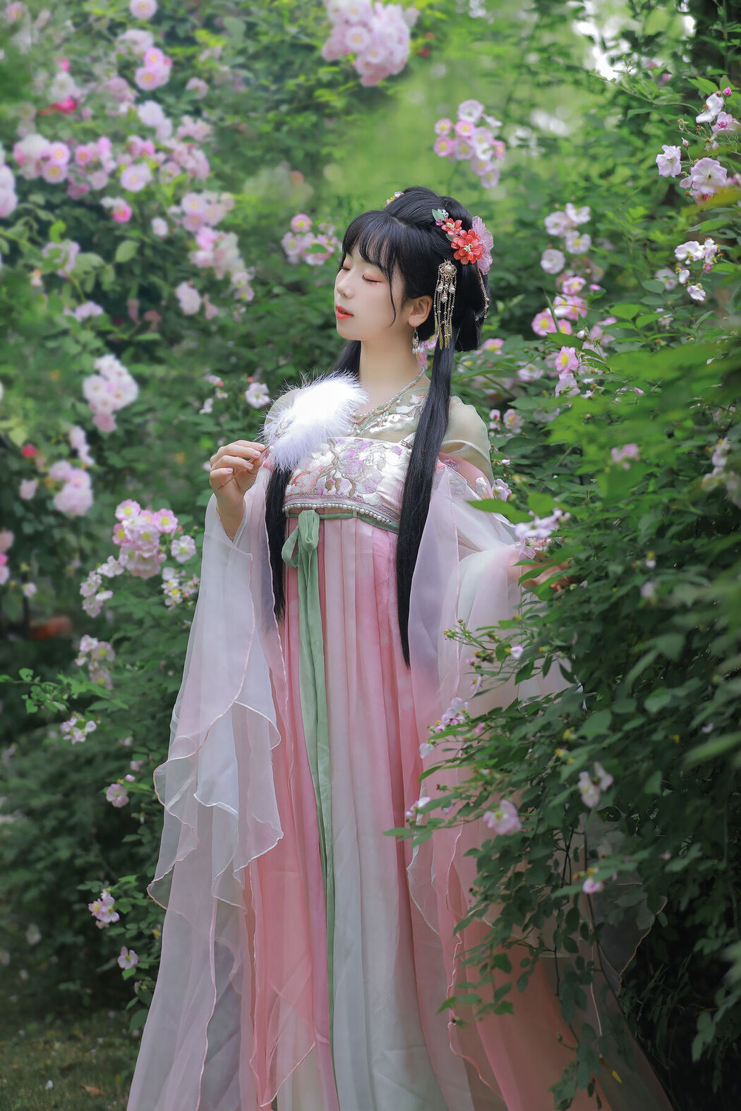 YiTuYu艺图语 Vol.8641 Zhou Zhou AY (23P)