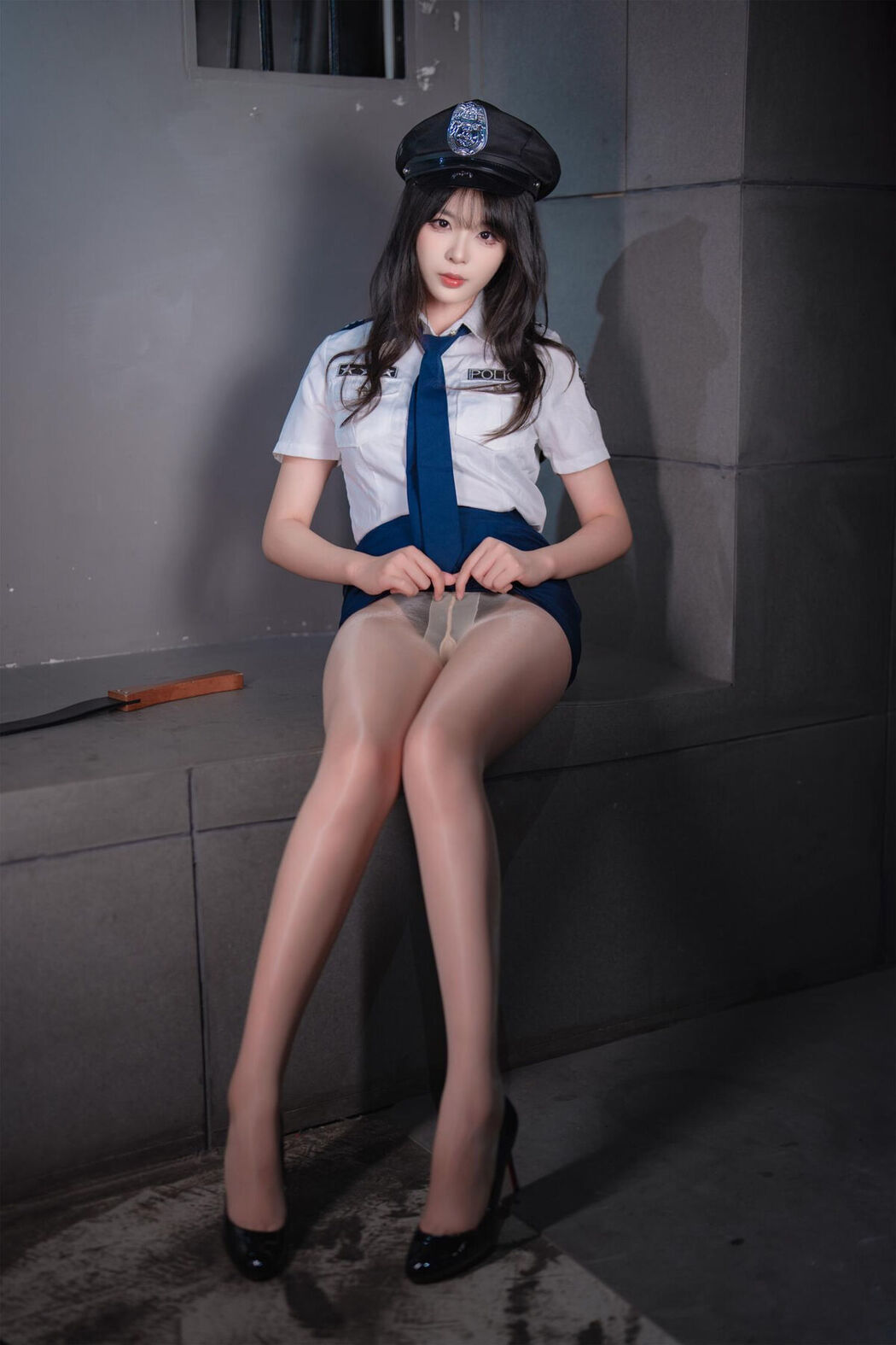 Coser@轩萧学姐 – 女警官 Part02 (58P)