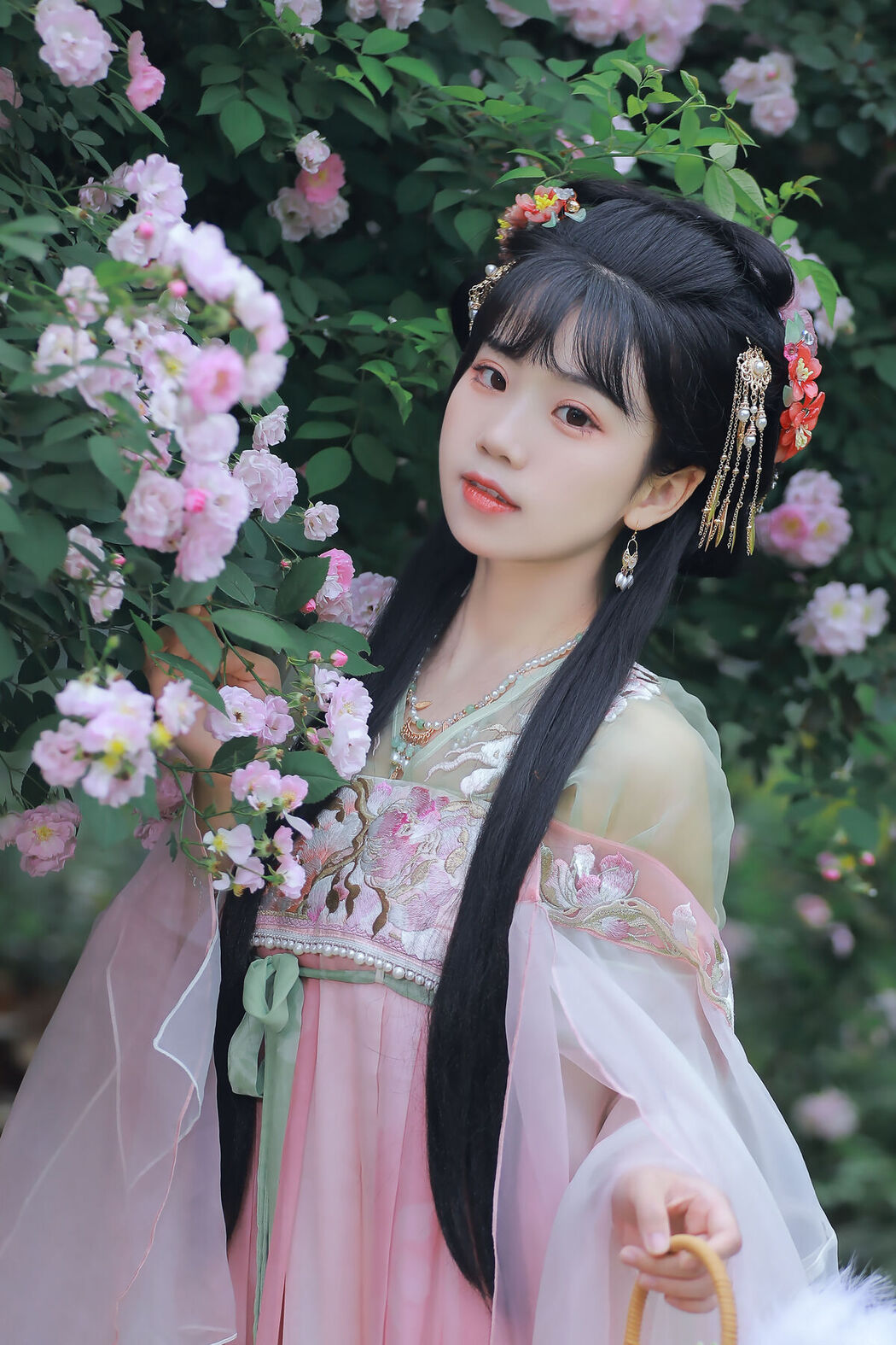 YiTuYu艺图语 Vol.8641 Zhou Zhou AY (23P)