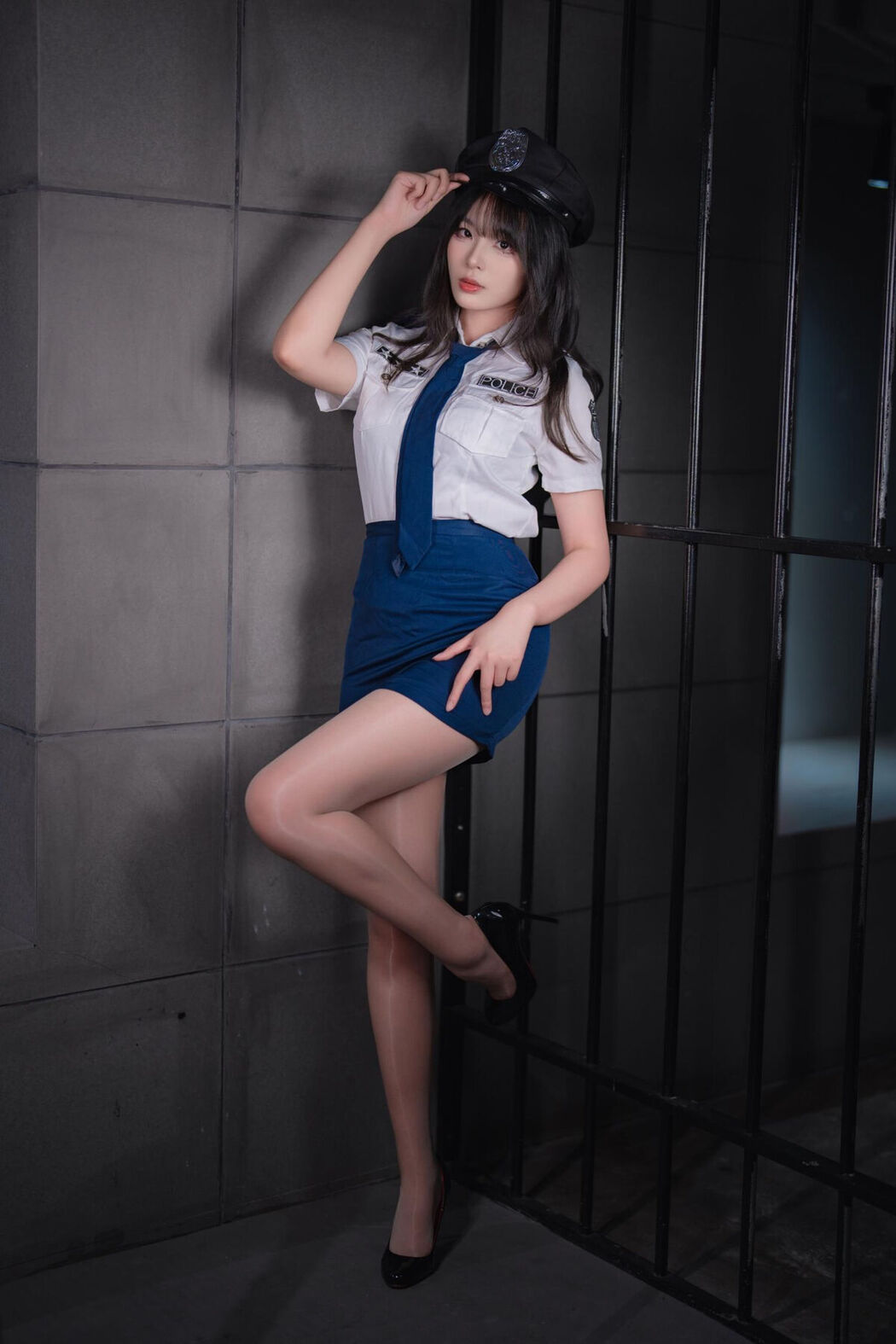 Coser@轩萧学姐 – 女警官 Part02 (58P)
