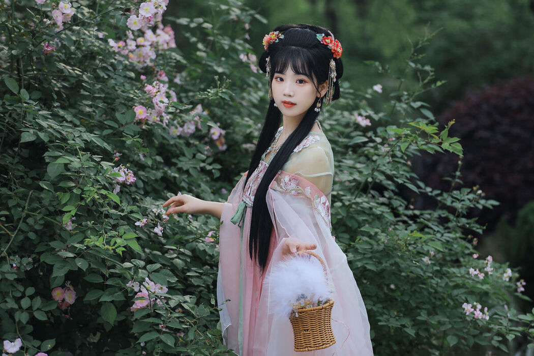 YiTuYu艺图语 Vol.8641 Zhou Zhou AY (23P)