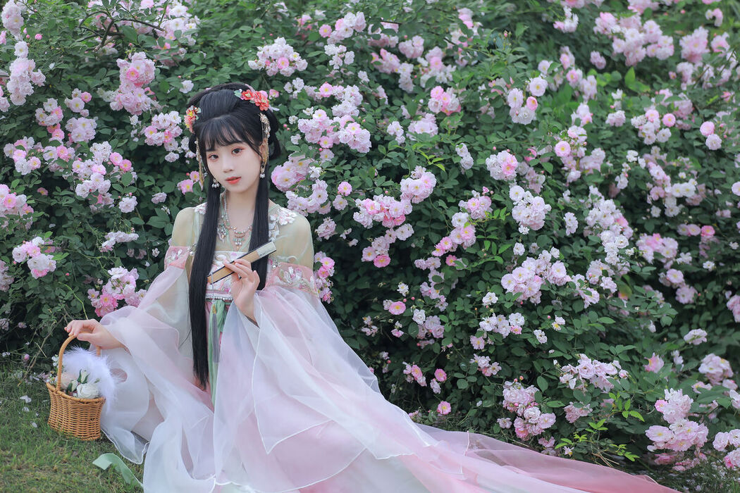 YiTuYu艺图语 Vol.8641 Zhou Zhou AY (23P)