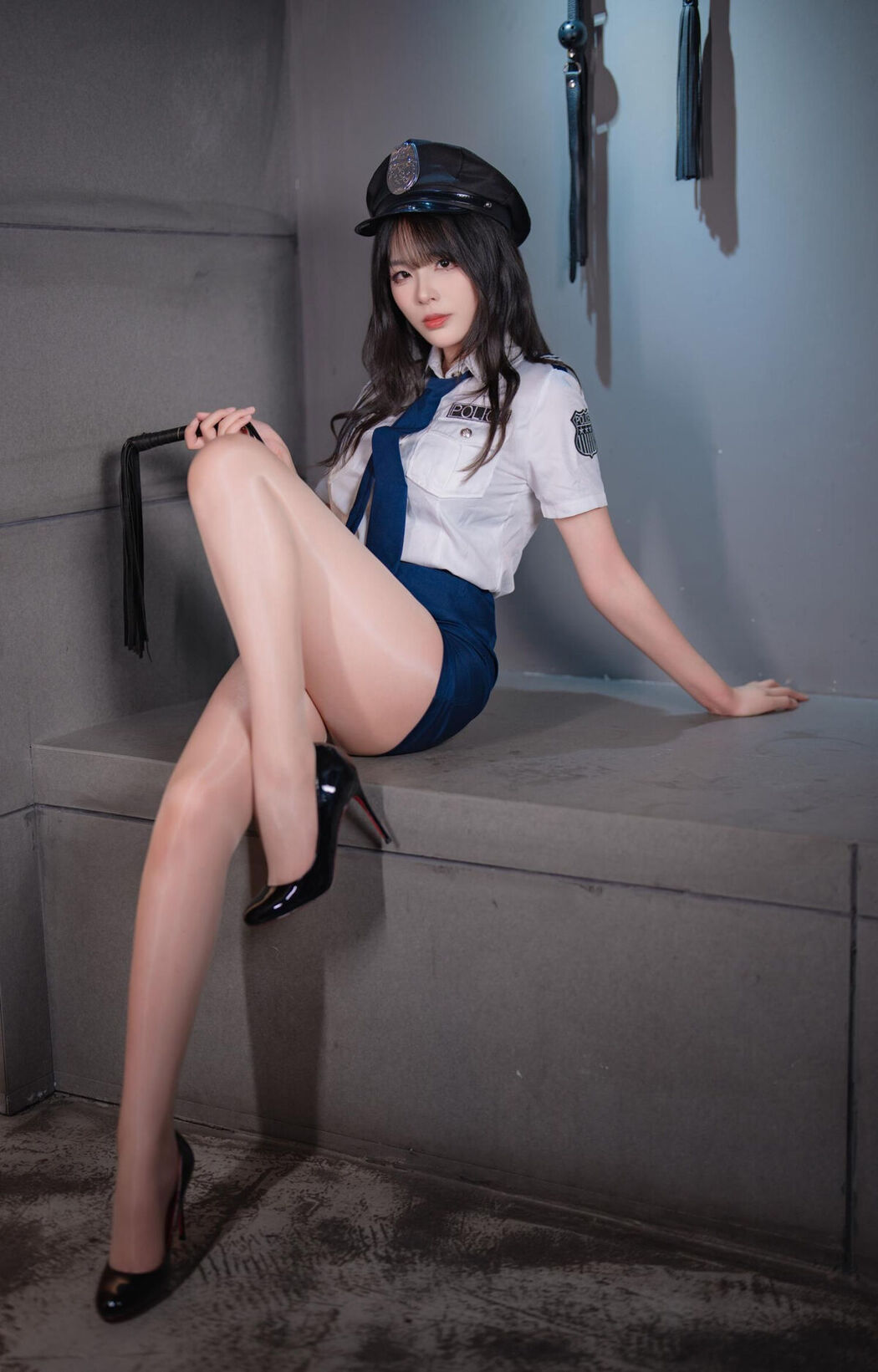 Coser@轩萧学姐 – 女警官 Part02 (58P)